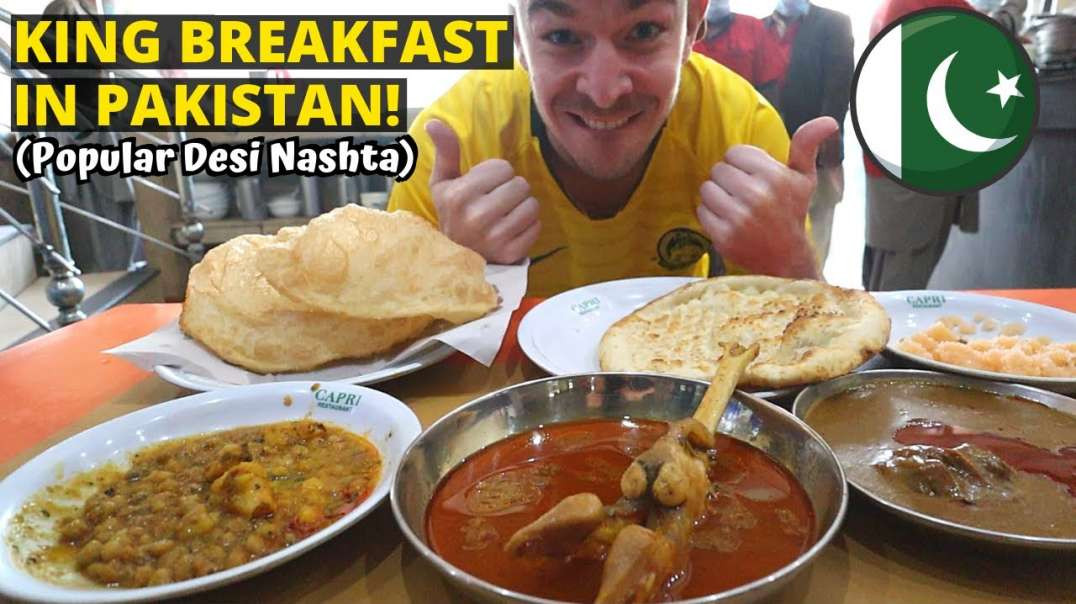 First time trying popular PAKISTANI BREAKFAST -halwa puri- paye- nehari- - PAKISTAN STREET FOOD TOUR