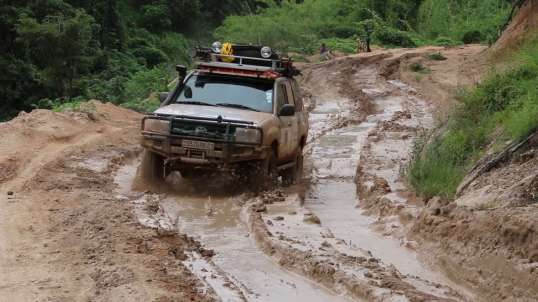 Traversée "off road Lubumbashi Kinshasa avec ggroadtrip.com. Film Complet